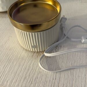 Candle warmer or wax melt